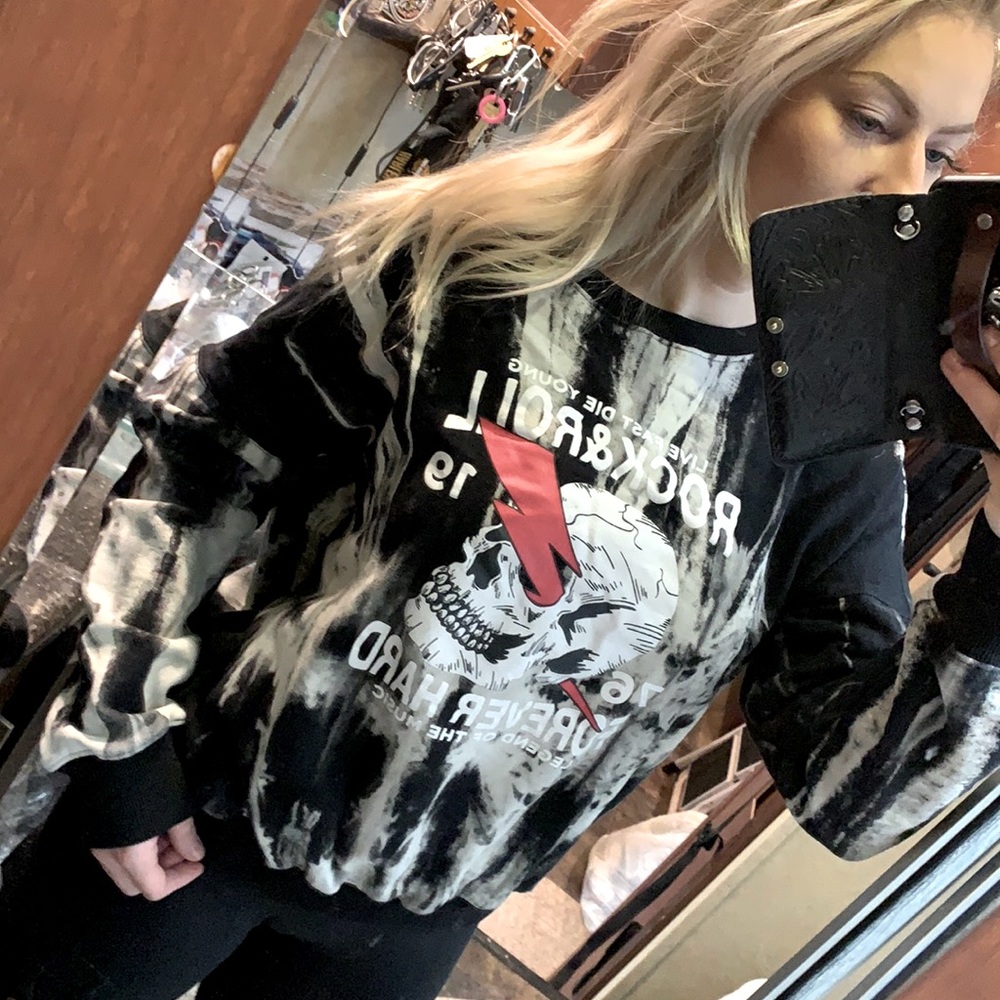 Bleached Rock/Skull Pullover